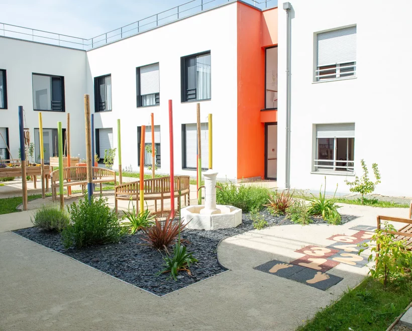 façade bâtiment résidence cour intérieure